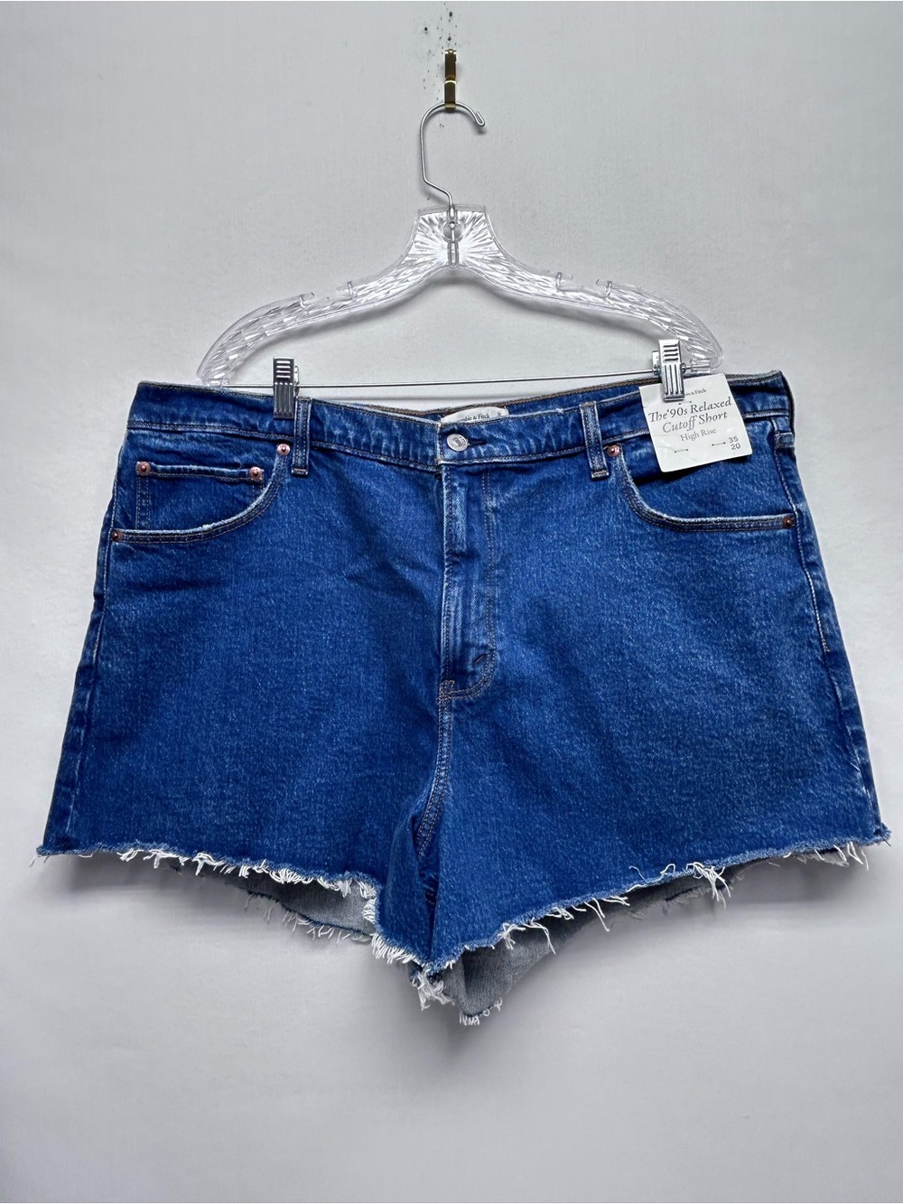 The 90’s relaxed cutoff  High-Rise Raw Hem Denim Shorts Sz 20